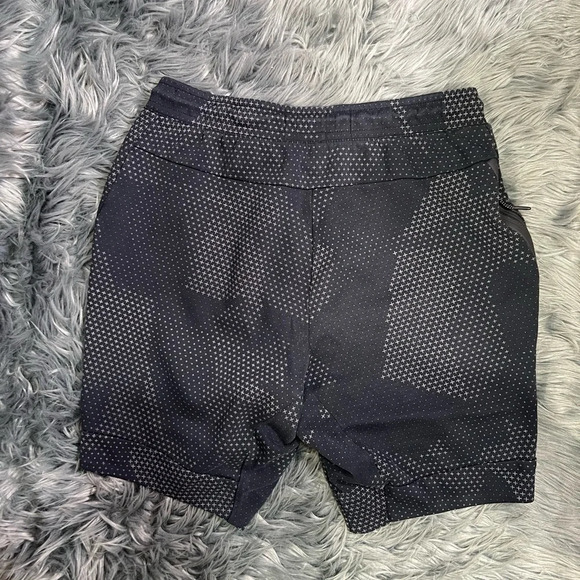 Nike Tech Shorts - Picture 2 of 5